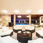 ホテル Village Hanuliak 4*