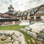 Village Hanuliak Hotel 4*