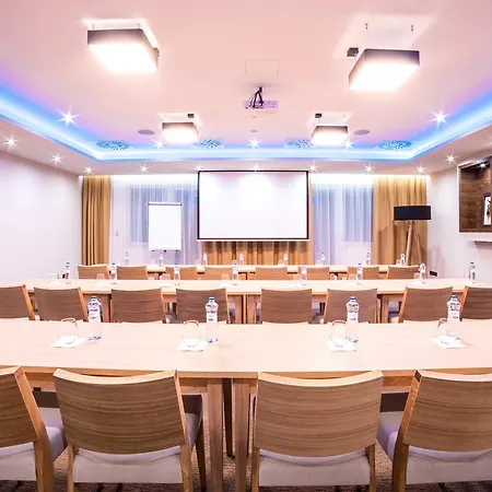 Village Hanuliak מלון 4*
