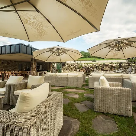 Village Hanuliak Hotell