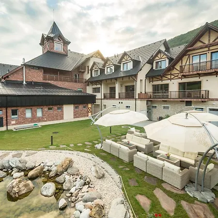 Village Hanuliak Hotel 4*