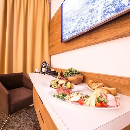 Village Hanuliak Hotel 4*