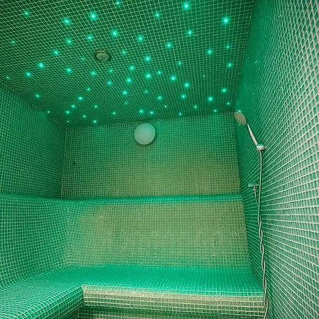 Village Hanuliak Szálloda 4*
