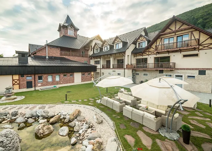 Village Hanuliak Отель 4*